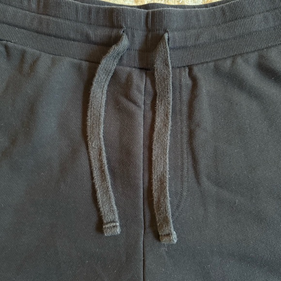 ALO Yoga Chill Shorts in Black Size Medium - Picture 7 of 7